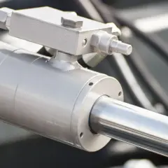 Solidny siłownik hydrauliczny, kluczowy element do wyboru, jaki siłownik do łuparki, zapewniający moc i precyzję.