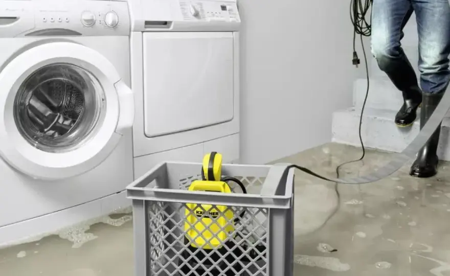 Jak wypompować wodę bez pompy? Skuteczne metody i osuszanie