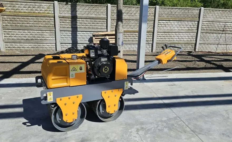 Walec drogowy od środka - bęben, wibracja i hydraulika
