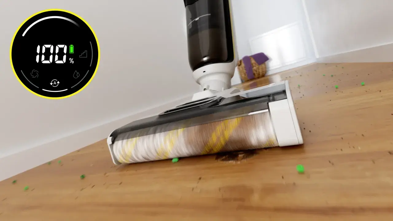 Odkurzacz Karcher z obrotową szczotką zbiera zielone kuleczki i brud z drewnianej podłogi. Wyświetlacz pokazuje 100% baterii.