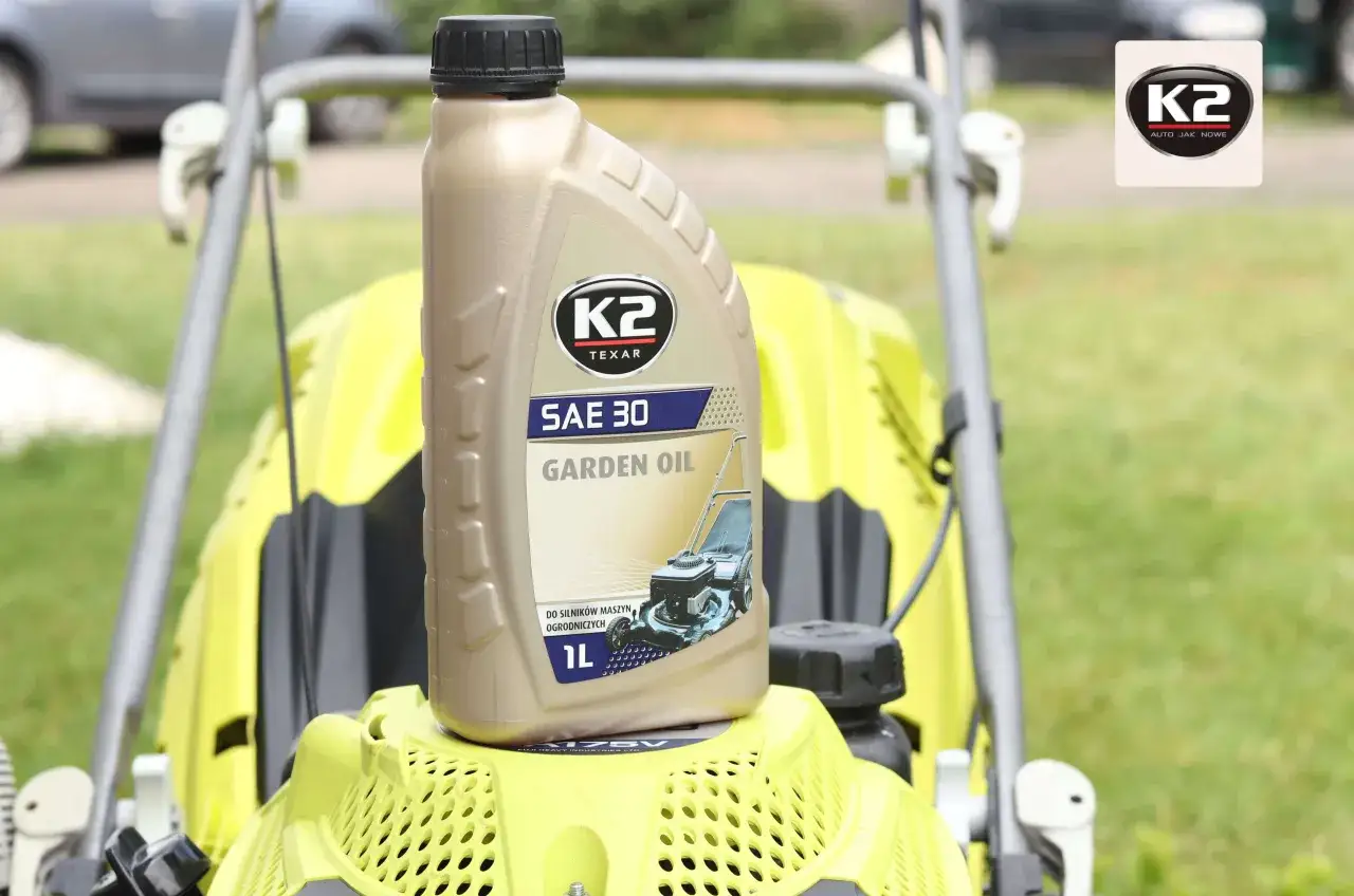 Olej K2 SAE 30 Garden Oil do kosiarki spalinowej, 1L. Idealny do silników maszyn ogrodniczych, zapewni płynną pracę Twojej kosiarki.